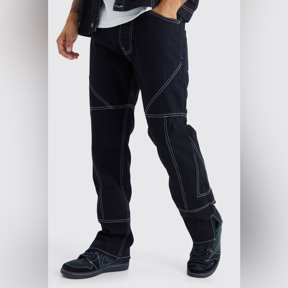 BoohooMAN Straight Rigid Contrast Stitch Zip Hem Jeans in True Black